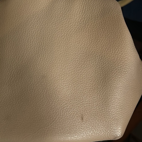 Vince Camuto Genuine Leather all year round shoulder bag. Hobo. Color:Kangaroo. - Picture 7 of 7